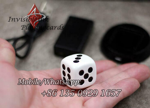Remote control dice can help you know the dice pip in advance